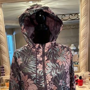 Gorgeous wind breaker bomber jacket!